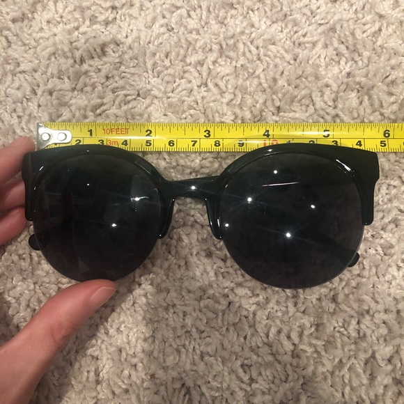 Lightweight sunglasses - Picture 2 of 3